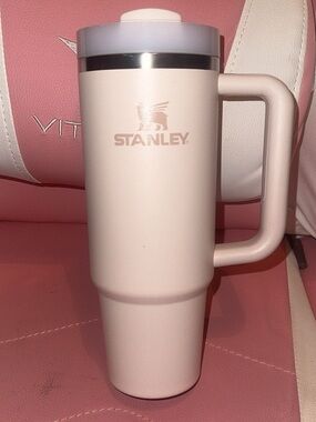 Stanley Travel Tumbler 30oz w/ Handle in limited shade Pale Rose